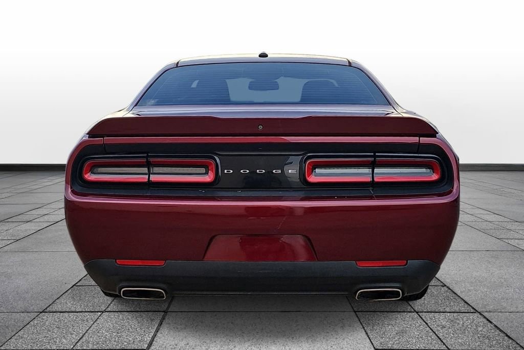 Used 2019 Dodge Challenger SXT image 6