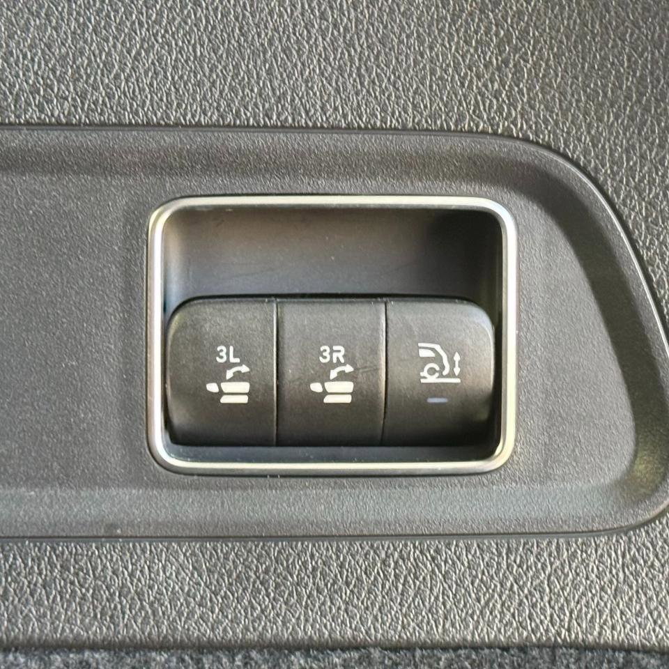 Used 2024 Mercedes-Benz GLS 63 AMG 4MATIC image 36