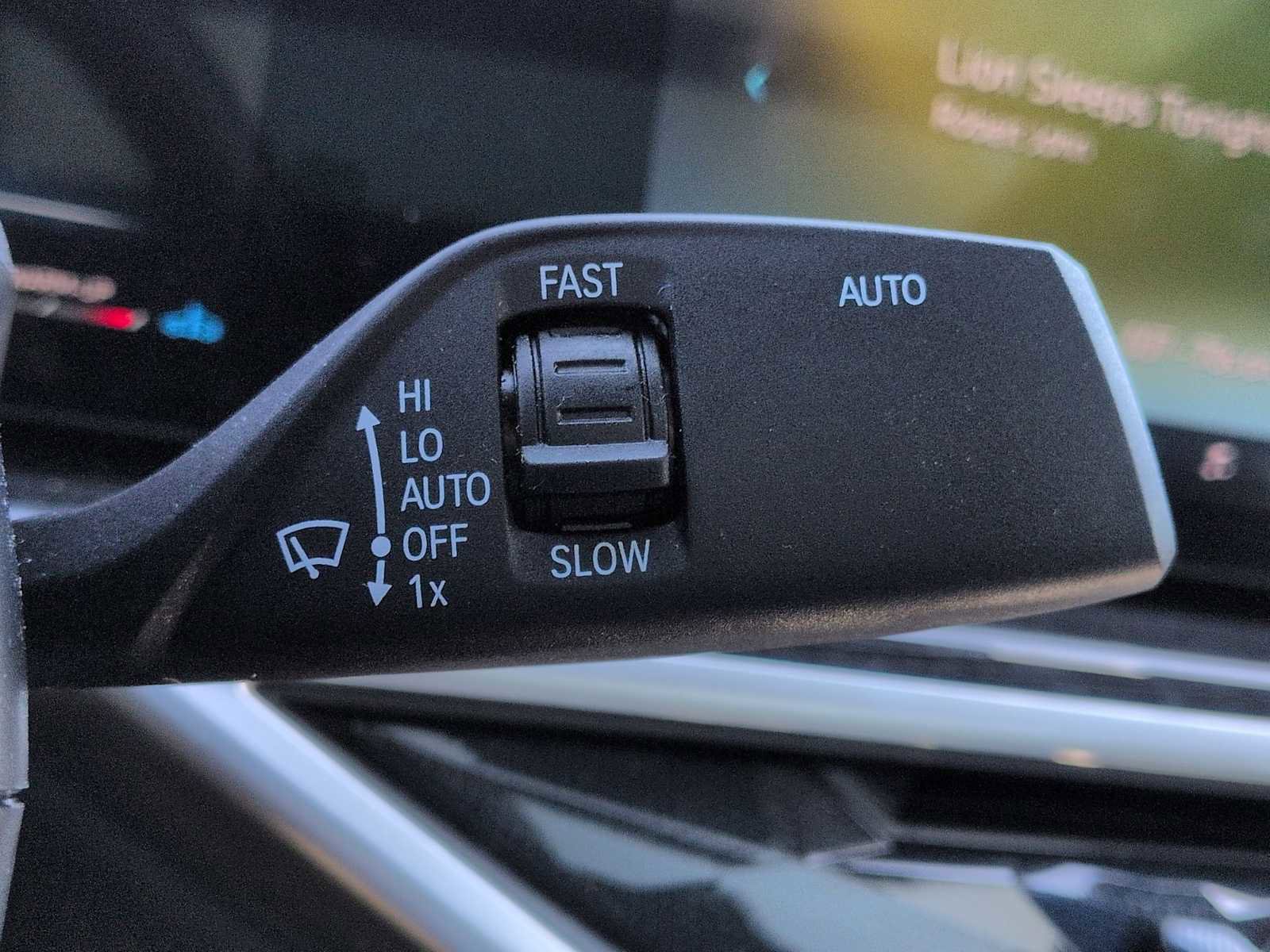 Used 2024 BMW X6 xDrive40i w/ Executive Package image 28