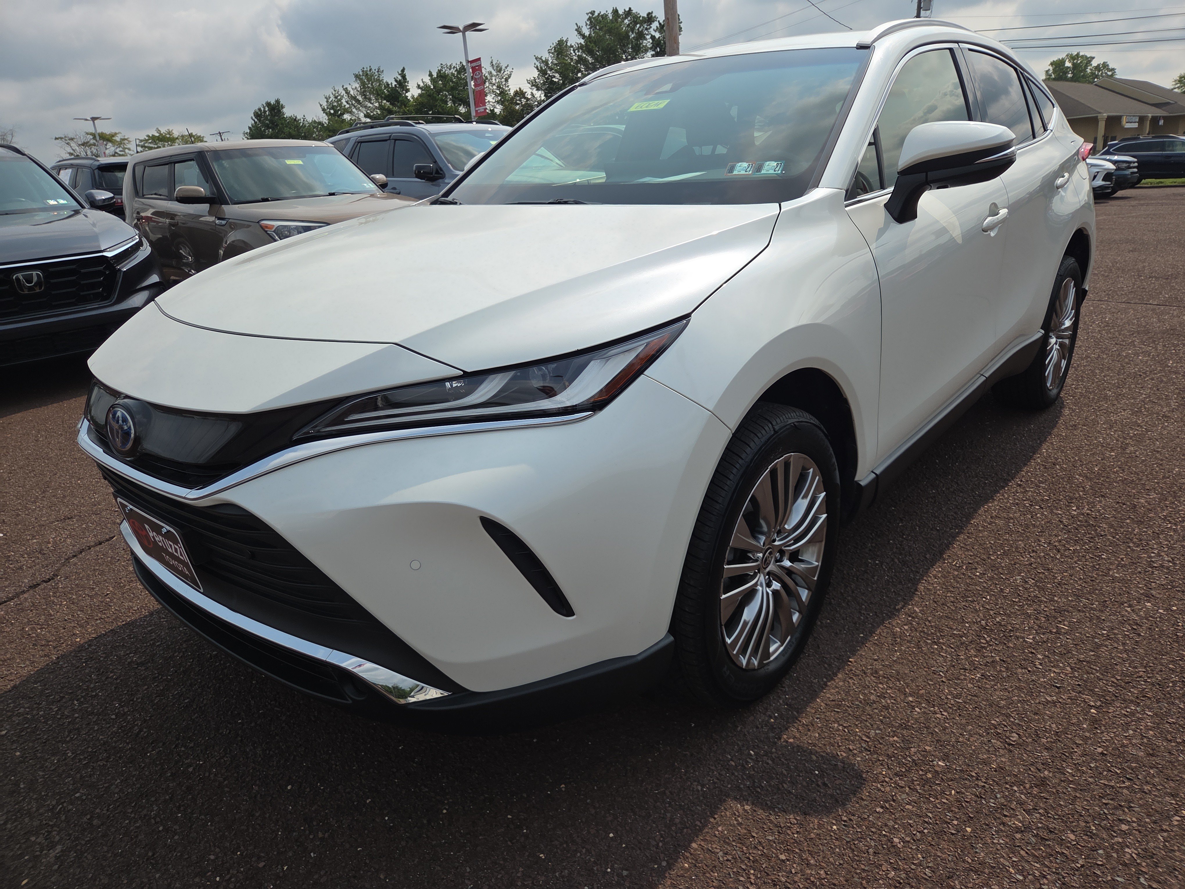 Certified 2022 Toyota Venza XLE AWD/4WD image 7