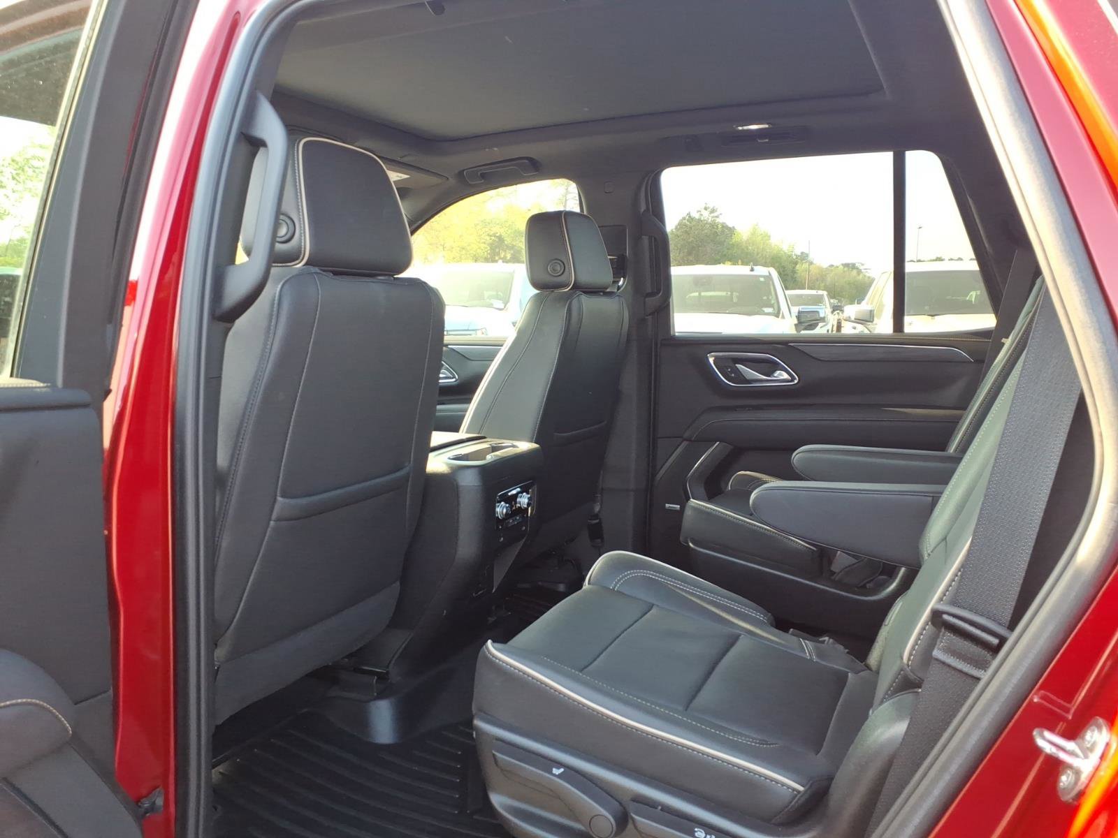 Used 2023 GMC Yukon SLT w/ SLT Premium Package image 24
