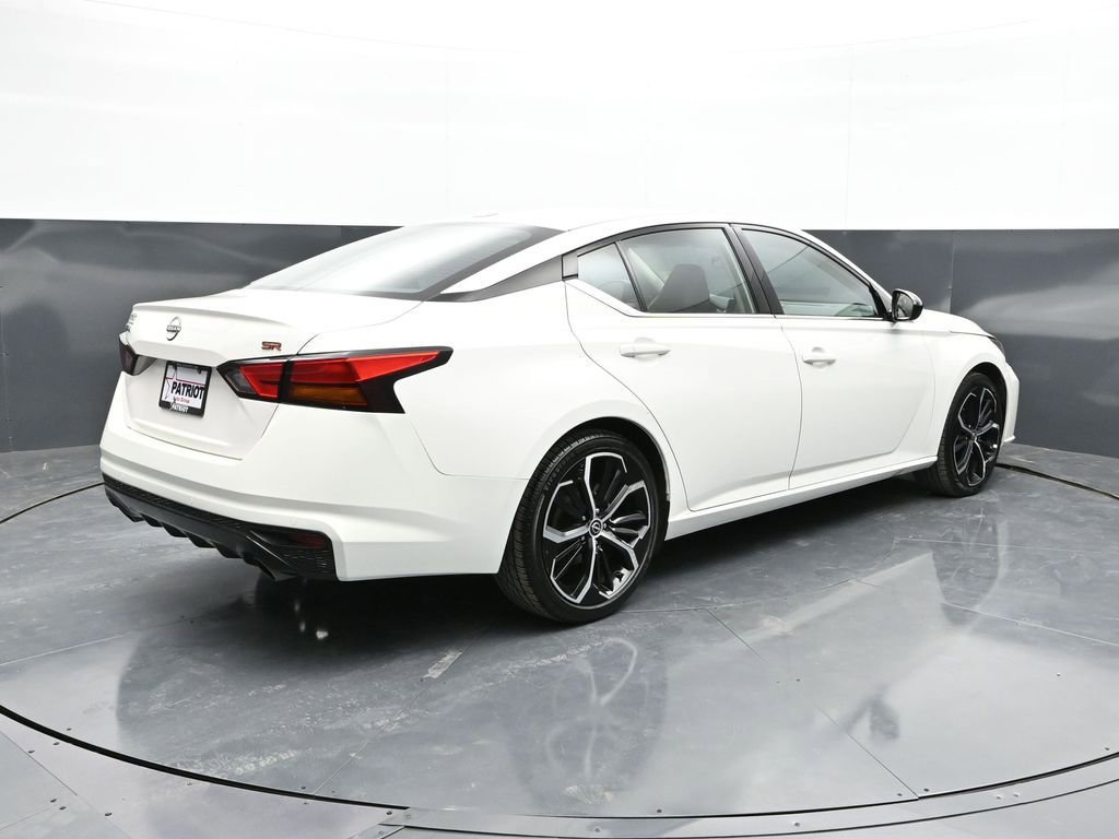 Used 2024 Nissan Altima 2.5 SR image 3