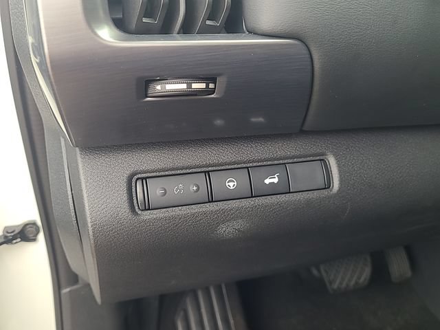 Used 2024 Nissan Pathfinder SL AWD/4WD image 13