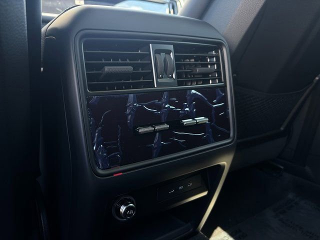 Used 2025 Porsche Cayenne Coupe AWD/4WD image 25