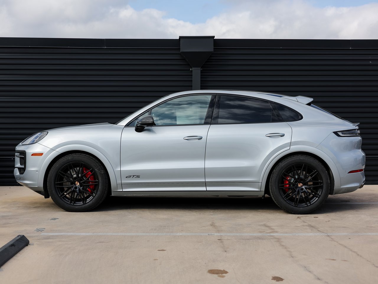 New 2026 Porsche Cayenne GTS image 2