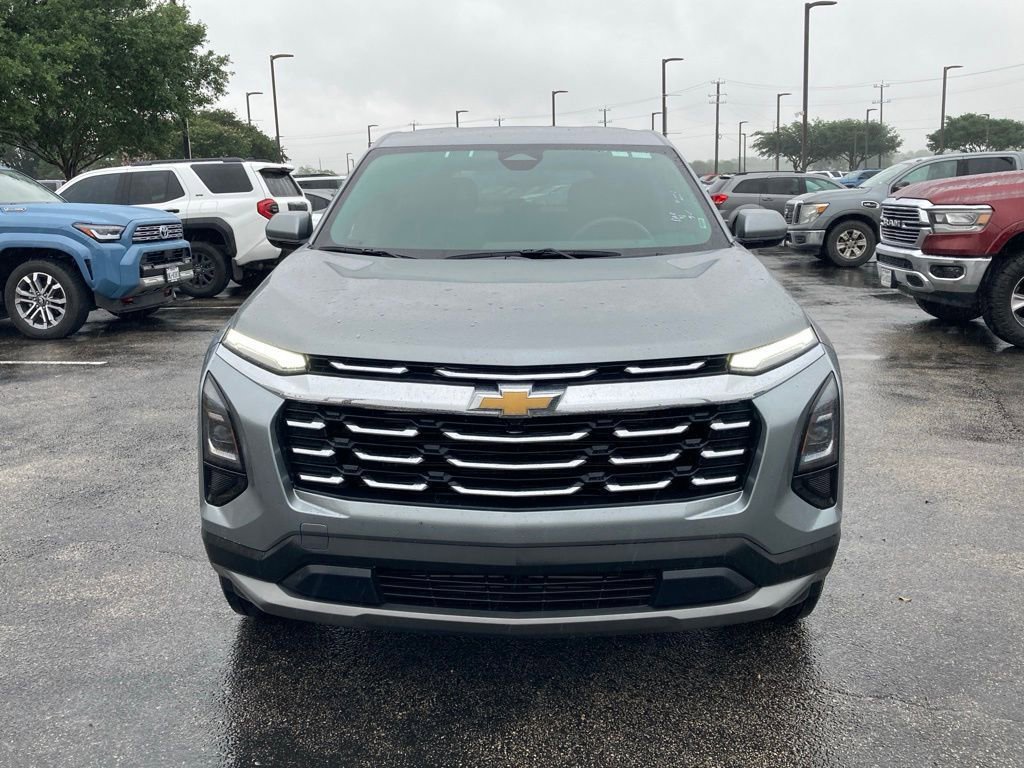 Used 2026 Chevrolet Equinox LT image 2