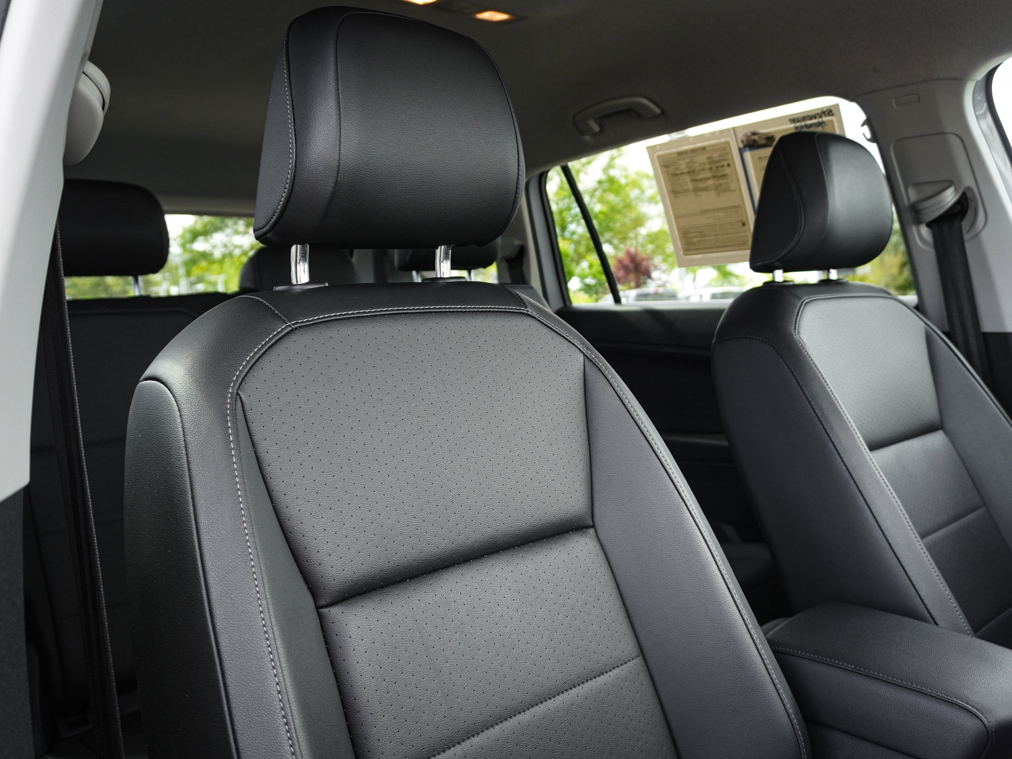 Used 2018 Volkswagen Tiguan SE image 32