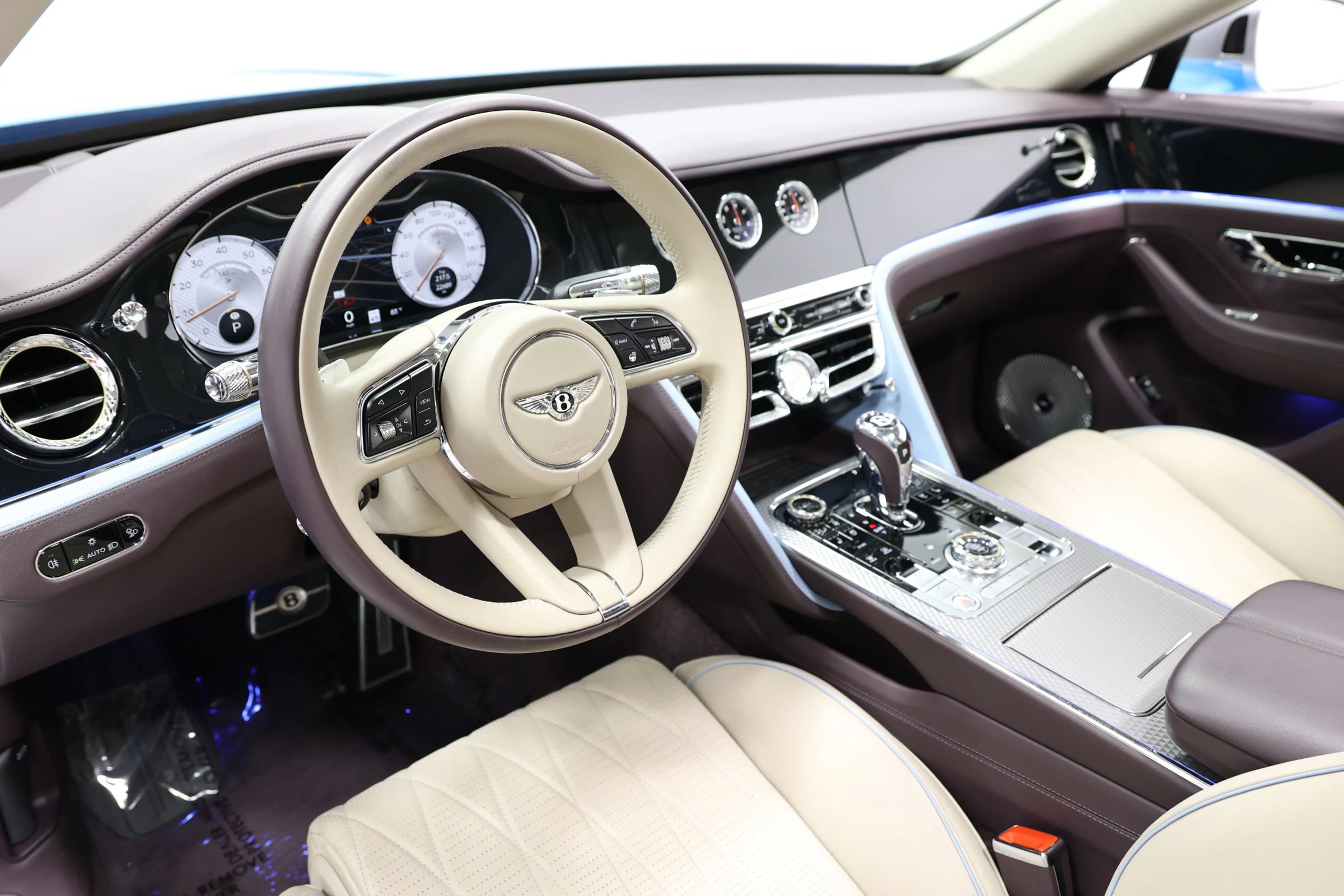 Used 2022 Bentley Flying Spur V8 AWD/4WD image 2