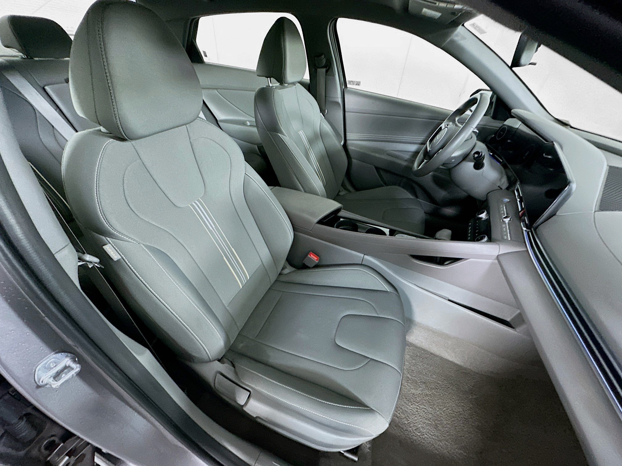 Used 2025 Hyundai Elantra SEL FWD image 31