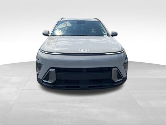Used 2025 Hyundai Kona SEL FWD image 2