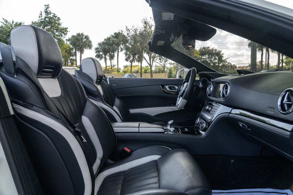 Used 2015 Mercedes-Benz SL 550 image 22