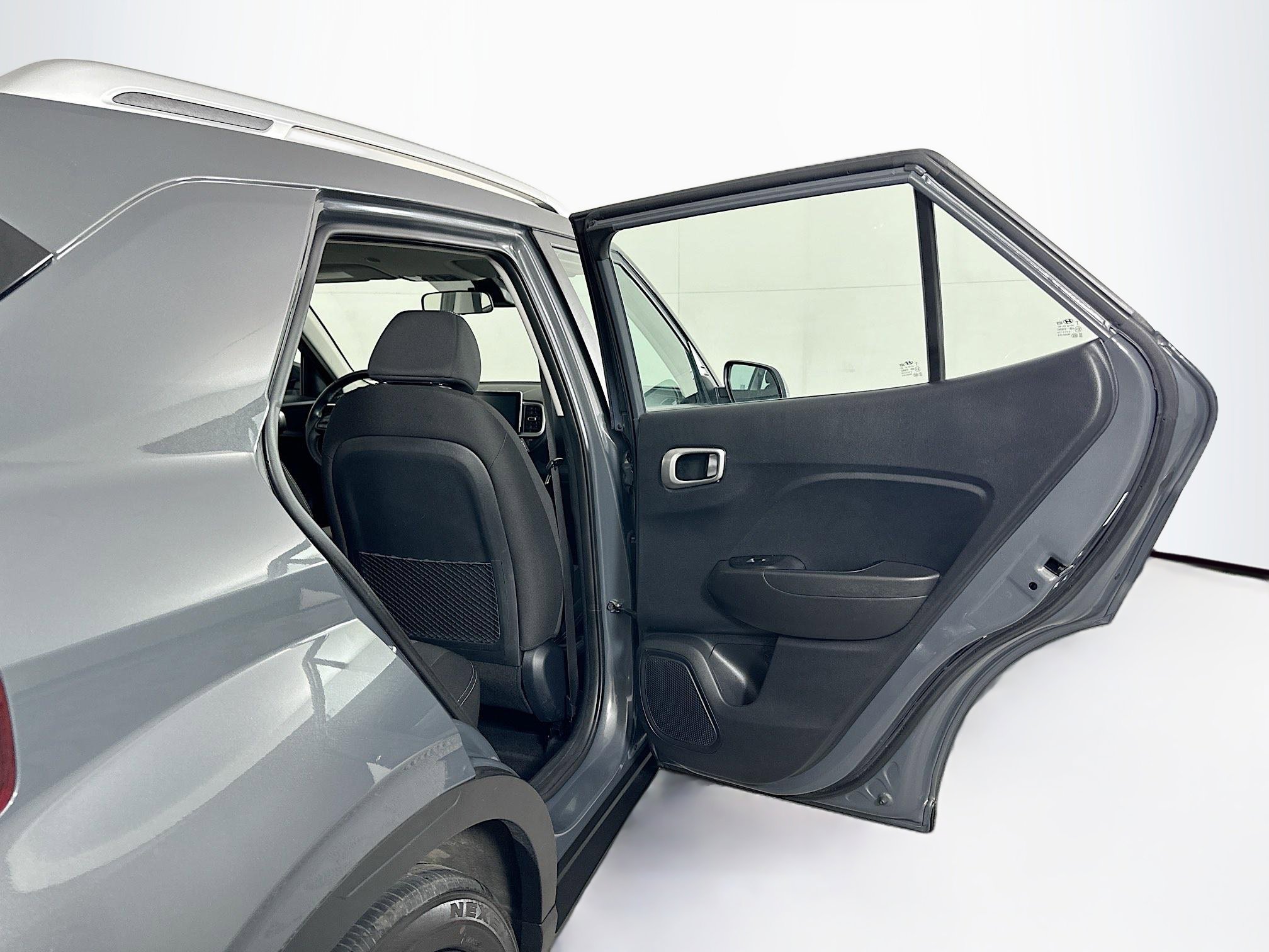 Used 2025 Hyundai Venue SEL FWD image 29