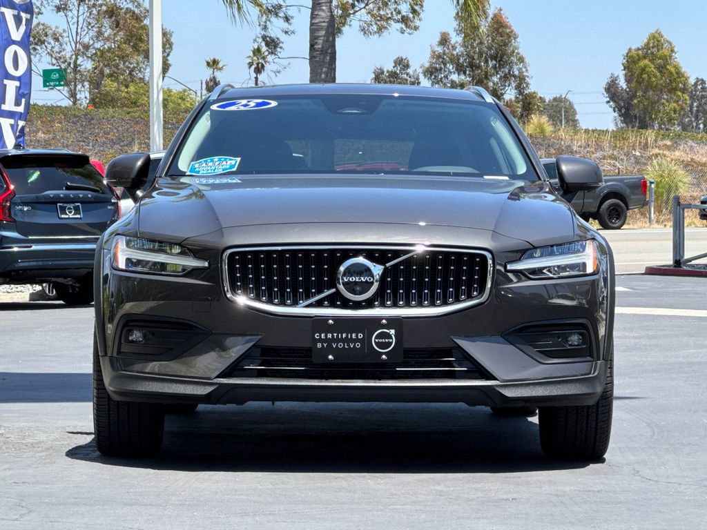 Certified 2025 Volvo V60 B5 Cross Country Plus AWD/4WD image 8