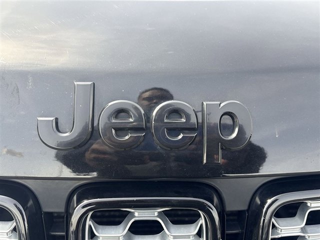 Used 2018 Jeep Grand Cherokee Altitude image 29