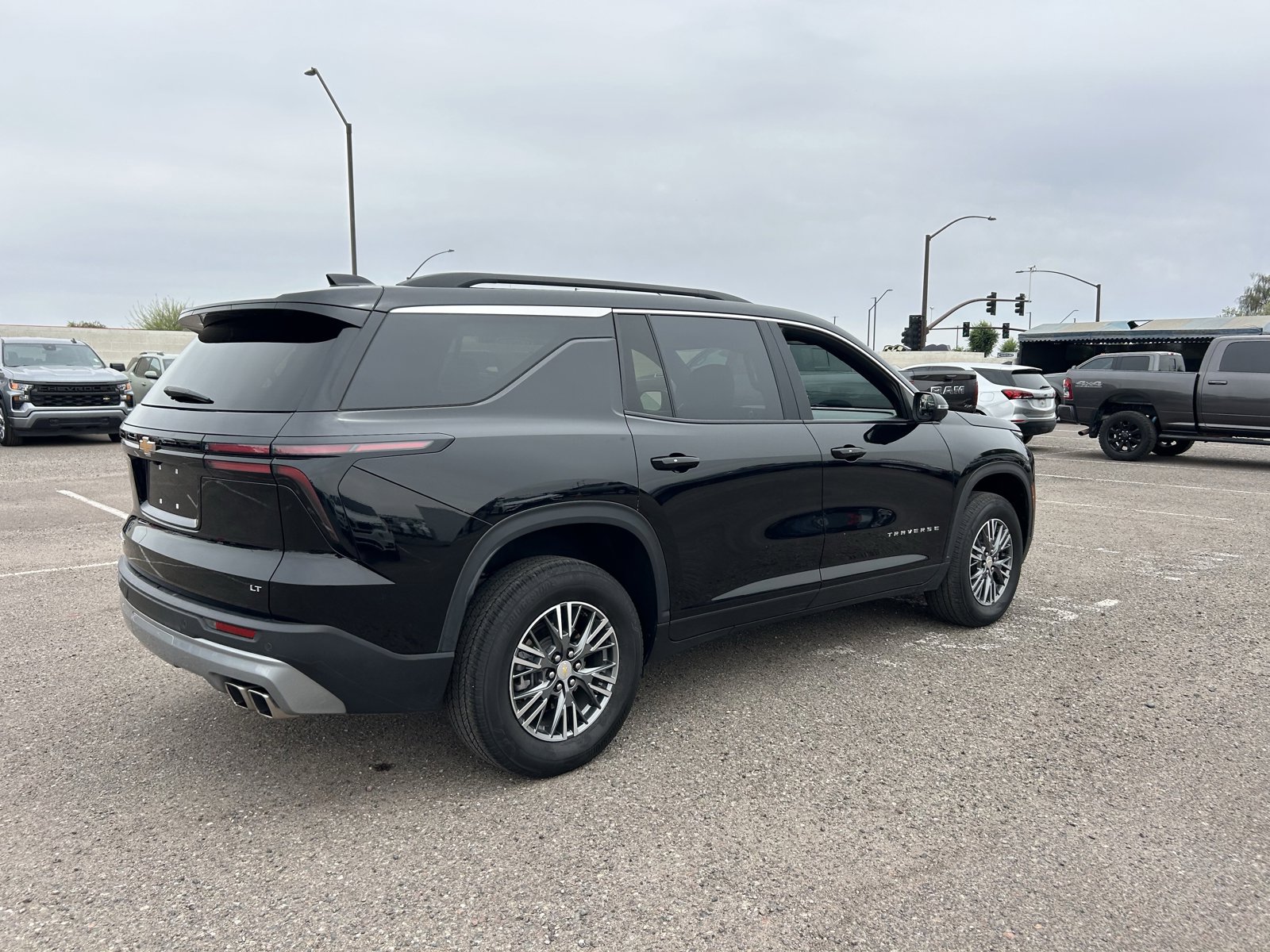 Used 2024 Chevrolet Traverse LT FWD image 4