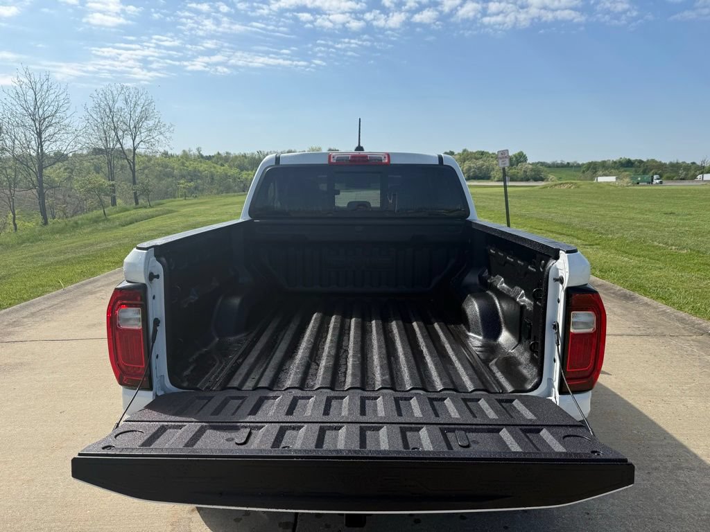 Used 2024 GMC Canyon AT4 w/ Technology Package AWD/4WD image 5