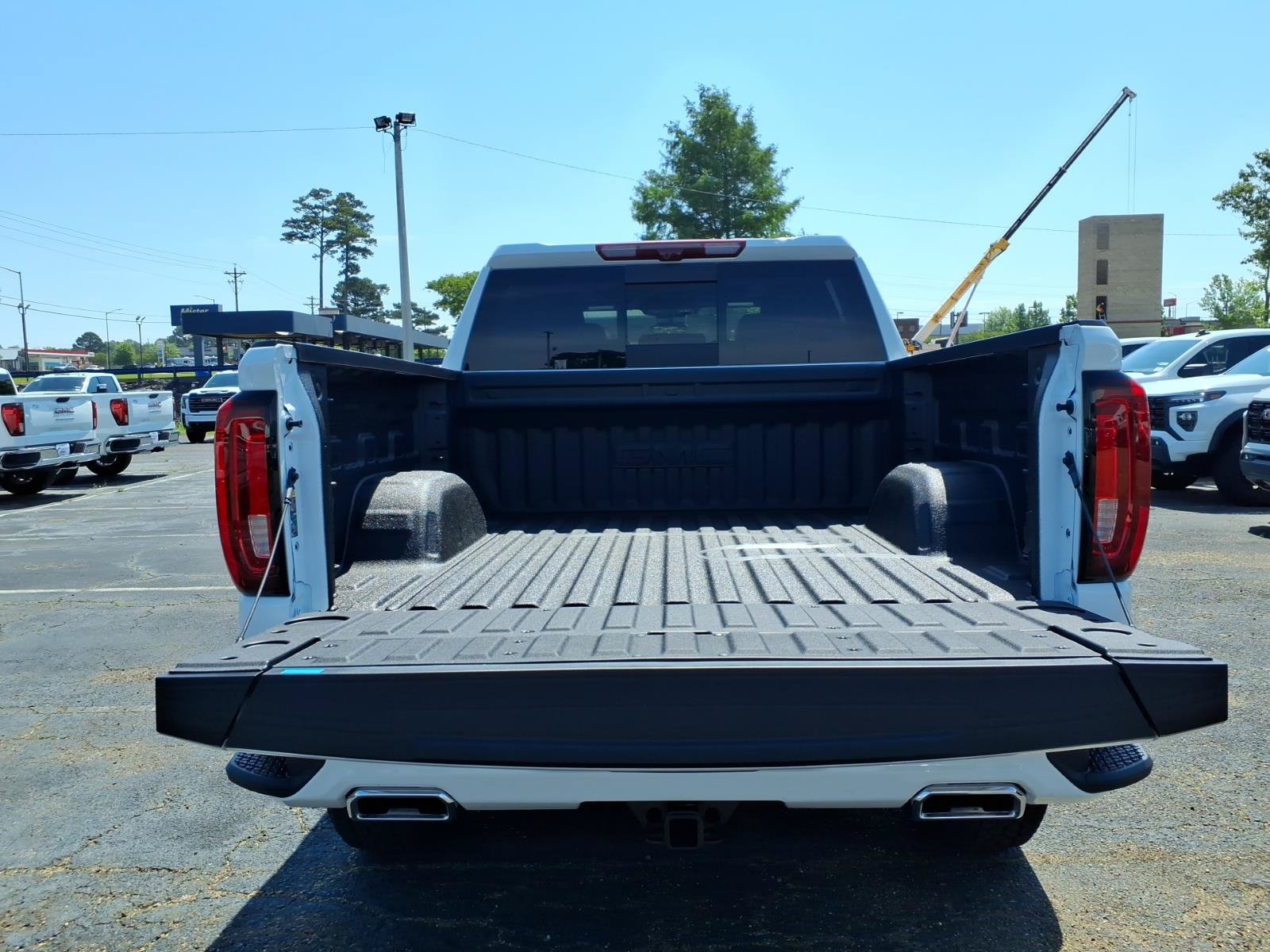 New 2026 GMC Sierra 1500 AT4 w/ AT4 Premium Package AWD/4WD image 6