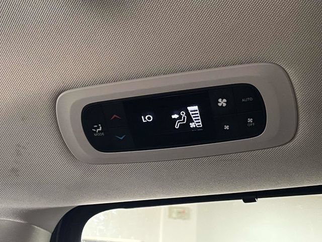 Used 2021 Chrysler Pacifica Touring w/ Cold Weather Group FWD image 22