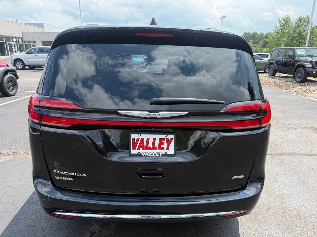 Used 2022 Chrysler Pacifica Touring-L AWD/4WD image 5