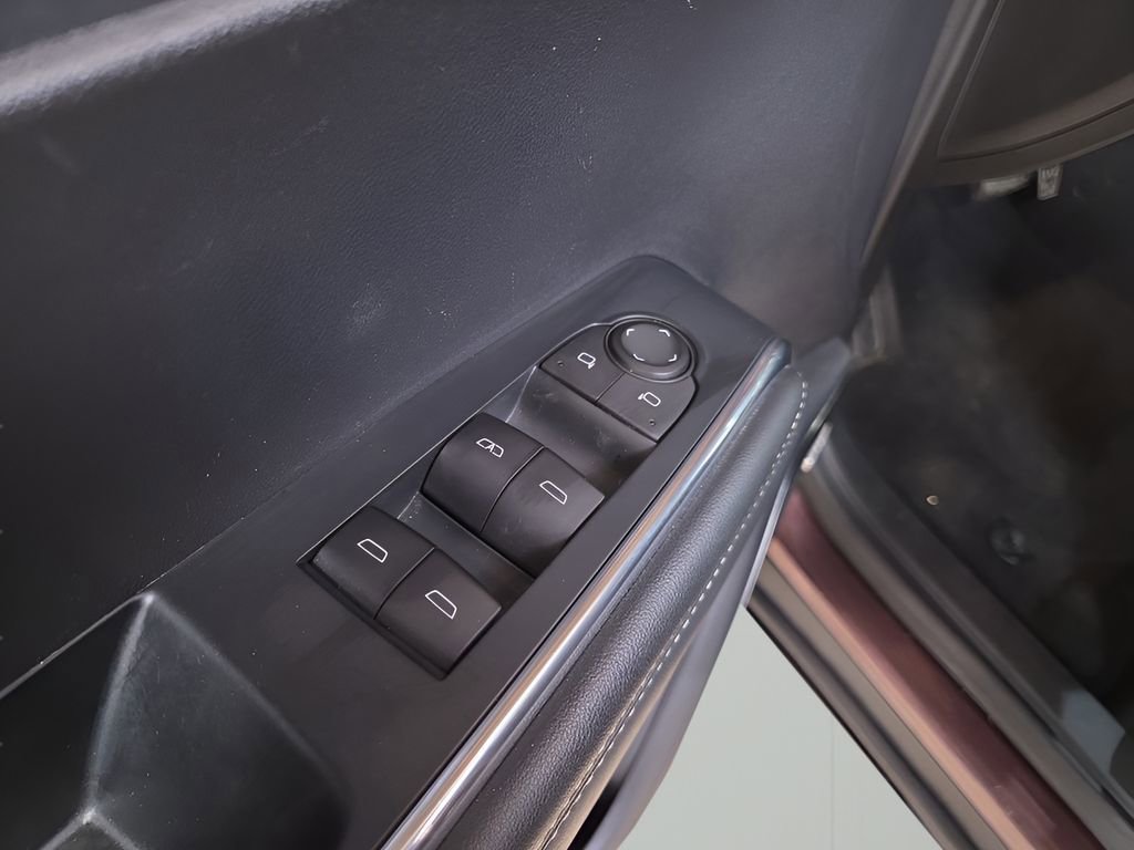 Used 2024 GMC Acadia Elevation image 10