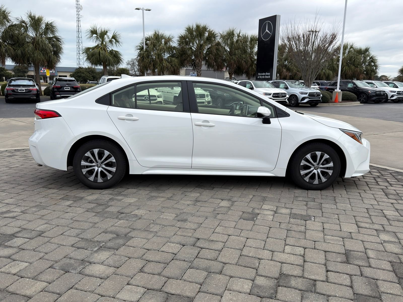 Used 2022 Toyota Corolla LE w/ Premium Interior Package image 7