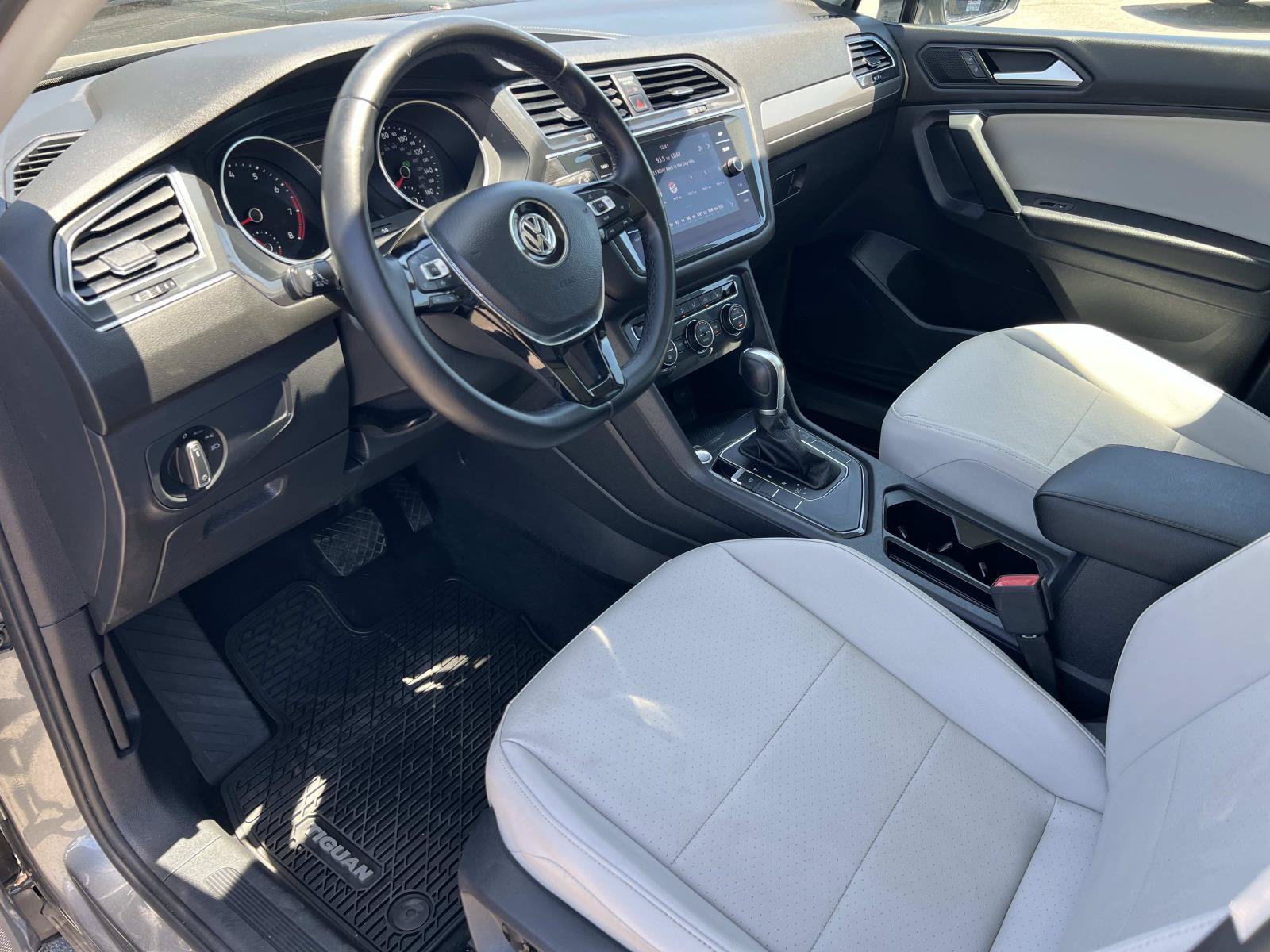 Used 2019 Volkswagen Tiguan SE w/ Panoramic Sunroof Package FWD image 5