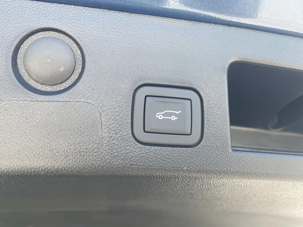 New 2026 Chevrolet Equinox RS w/ Convenience Package III FWD image 12