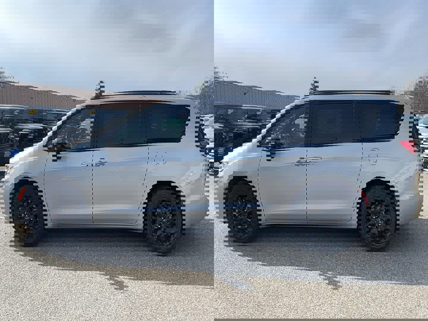 New 2026 Chrysler Pacifica Limited image 8