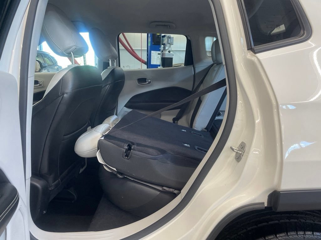 Used 2020 Jeep Compass Latitude w/ Cold Weather Group AWD/4WD image 22