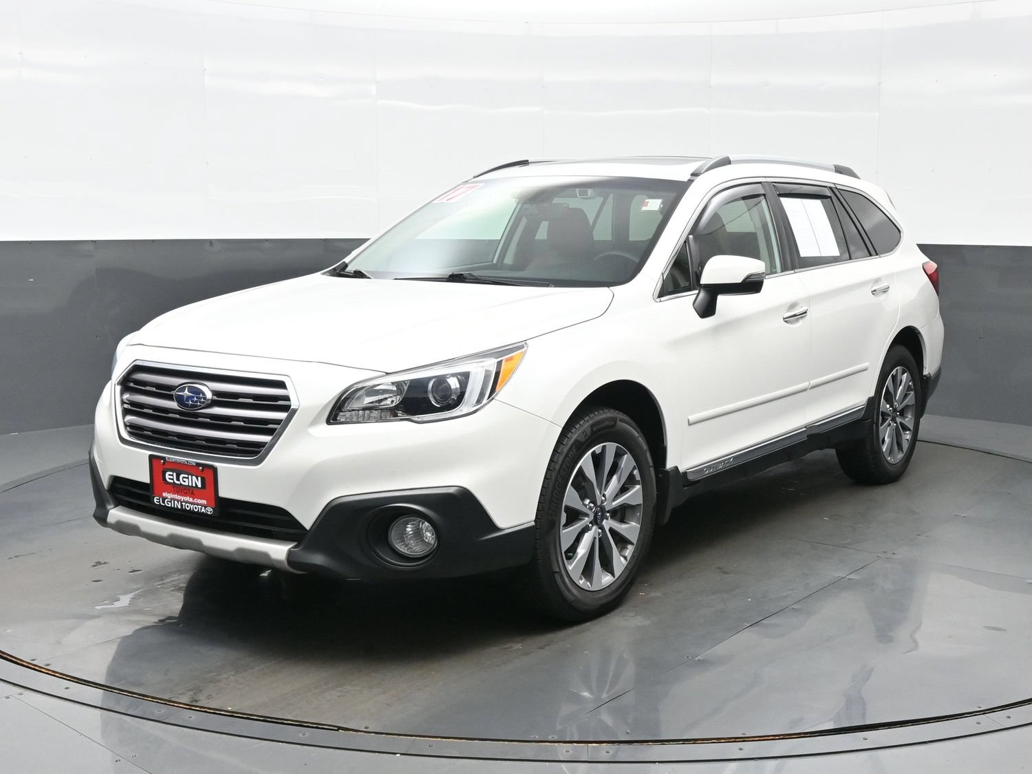 Used 2017 Subaru Outback 2.5i Touring w/ Popular Package #5A AWD/4WD image 2