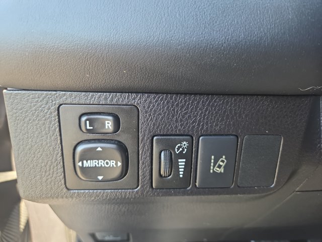 Used 2018 Toyota RAV4 Limited w/ Carpet Mat Package FWD image 18