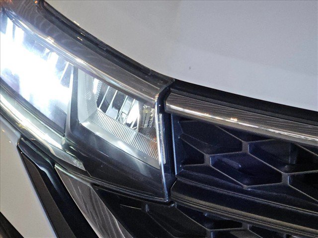 Used 2024 Volkswagen Taos SE AWD/4WD image 4