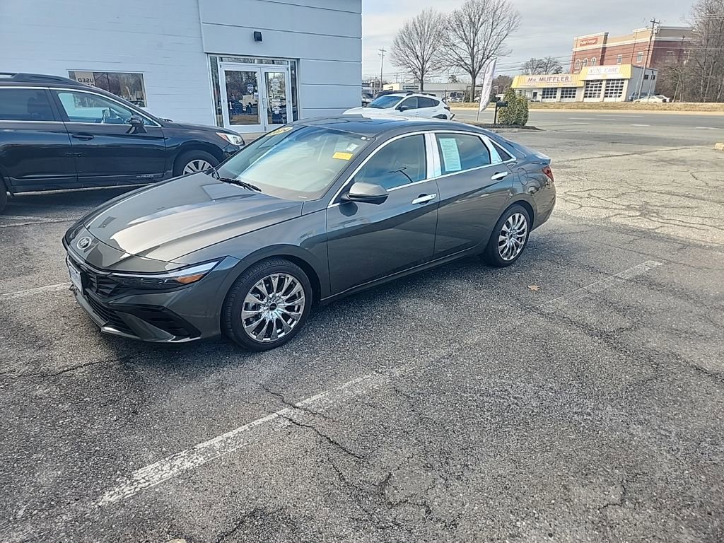 Used 2024 Hyundai Elantra Limited image 7