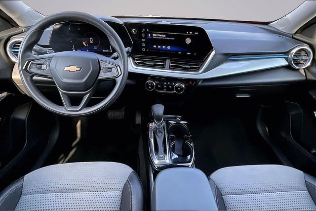 Used 2025 Chevrolet Trax LT FWD image 7