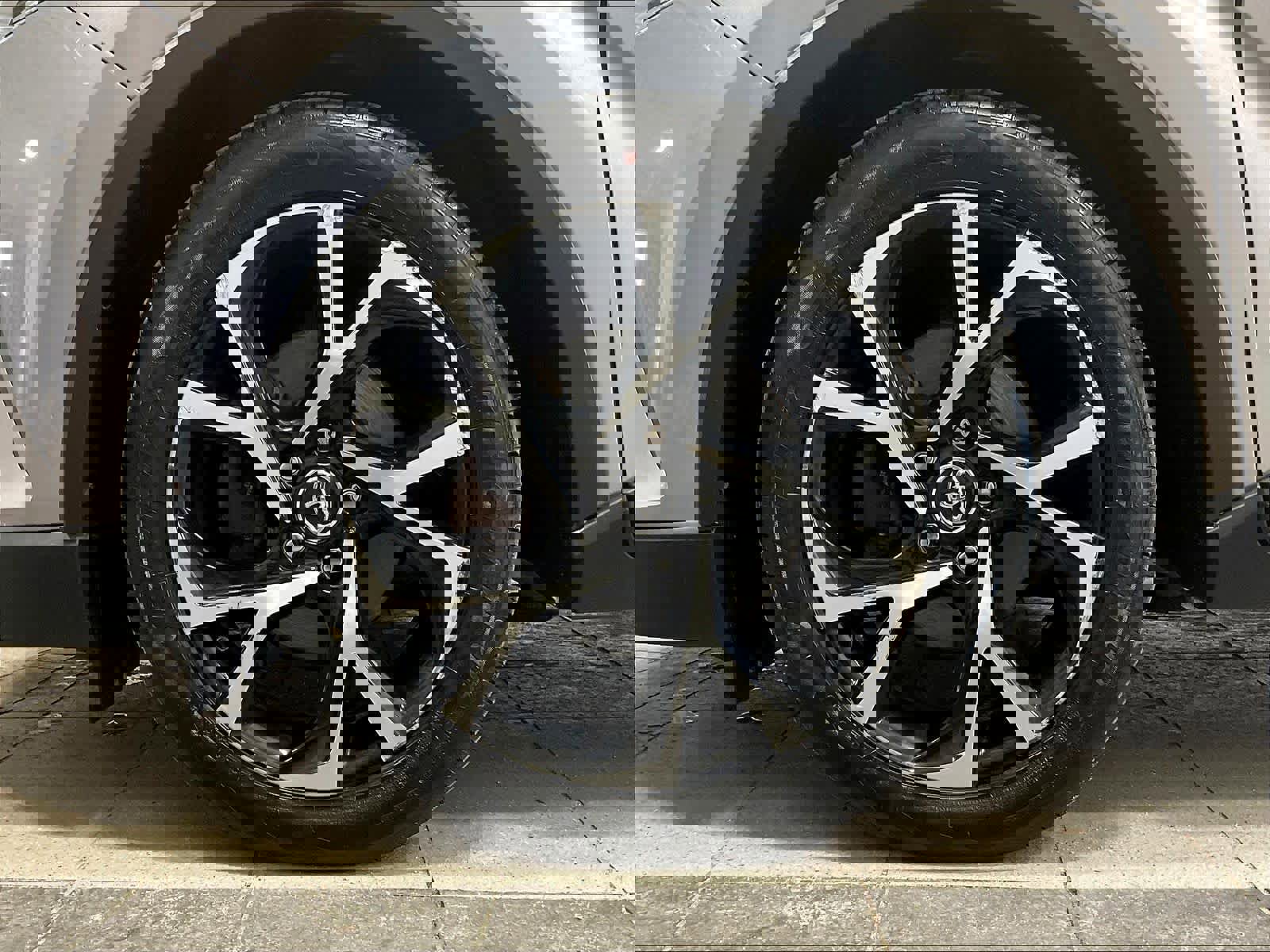 Used 2019 Toyota C-HR XLE image 7