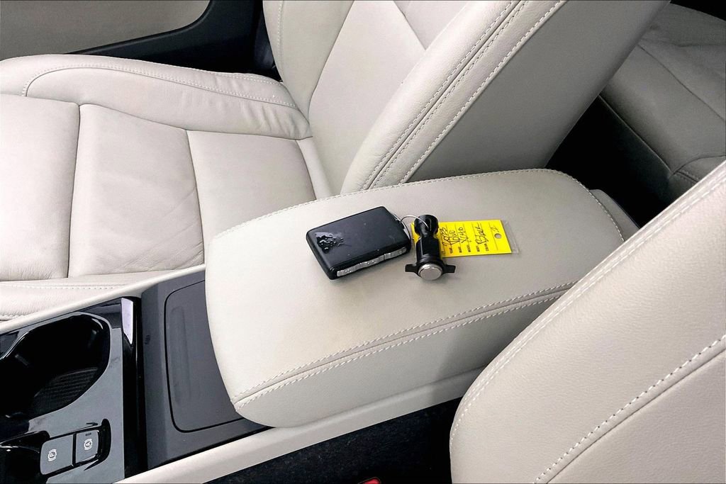 Used 2023 Volvo XC40 B5 Plus w/ Protection Package Premier image 14