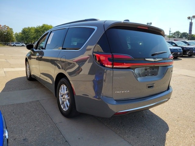 Used 2022 Chrysler Pacifica Touring-L image 7