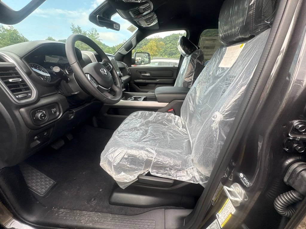 New 2026 RAM 1500 Express AWD/4WD image 18