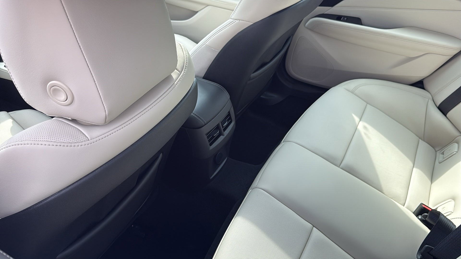 New 2026 Cadillac CT4 Premium Luxury AWD/4WD image 31