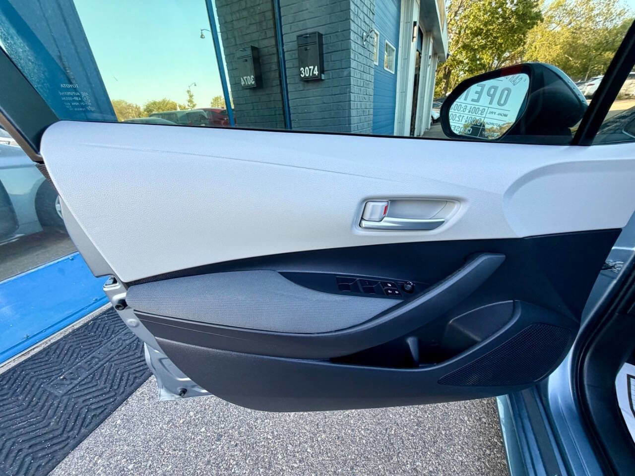 Used 2021 Toyota Corolla LE FWD image 28