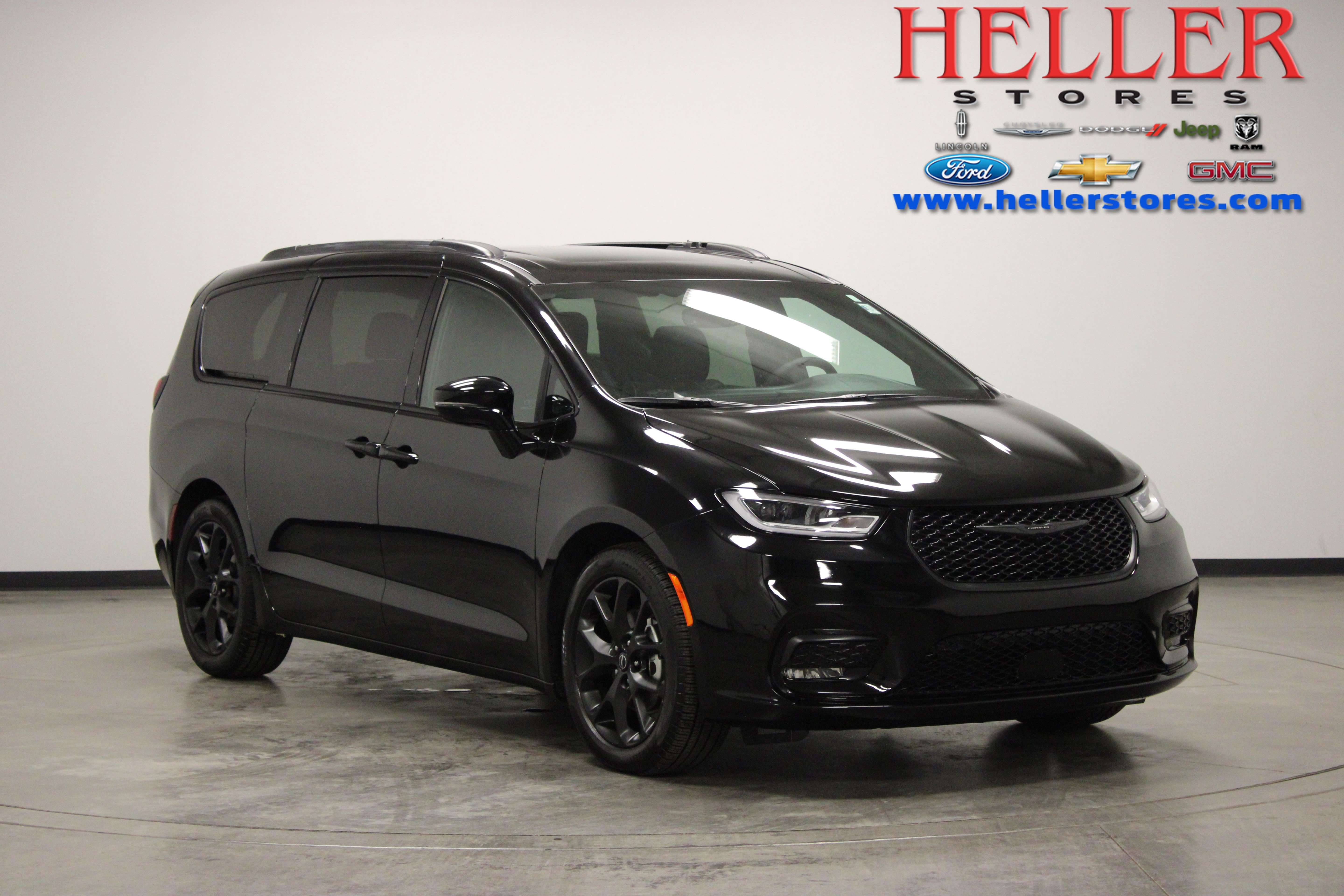Used 2026 Chrysler Pacifica Limited w/ S Appearance Package