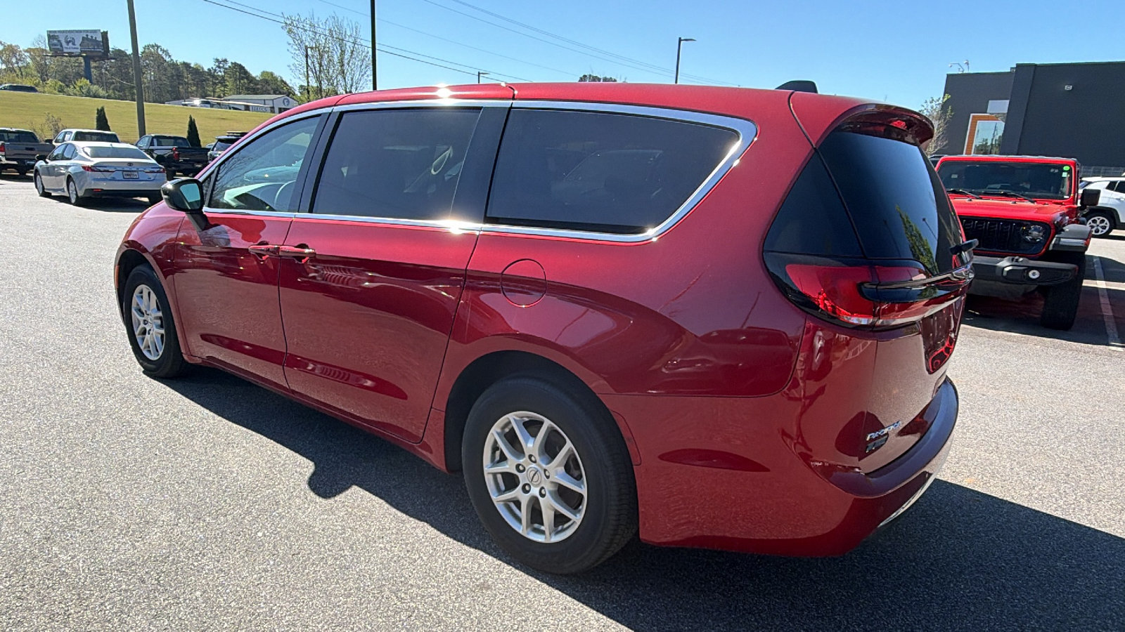 Certified 2024 Chrysler Pacifica Touring-L FWD image 10