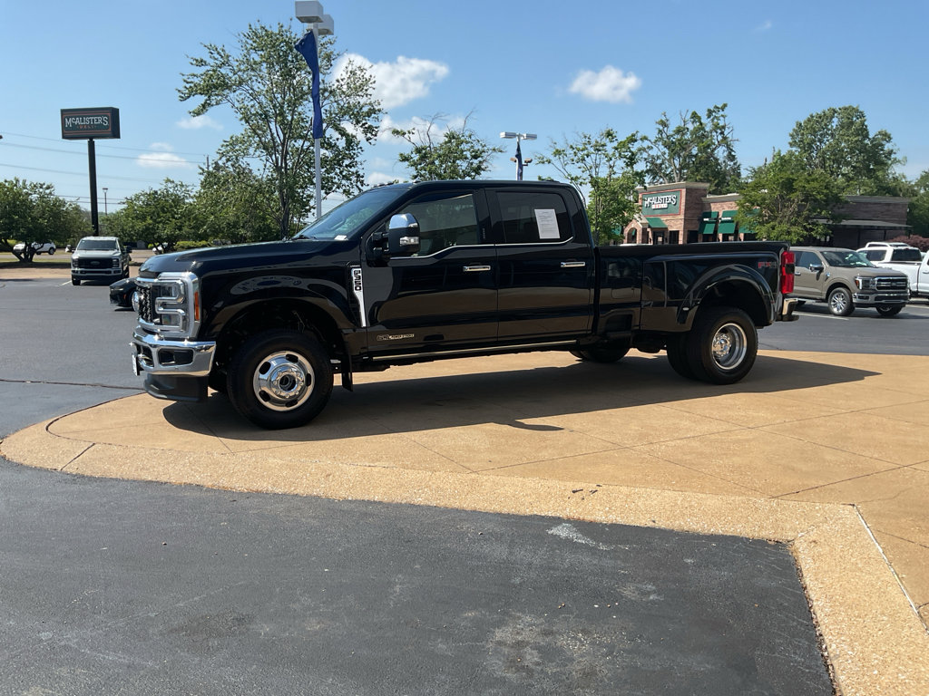 Used 2023 Ford F350 Lariat w/ Lariat Ultimate Package AWD/4WD image 3
