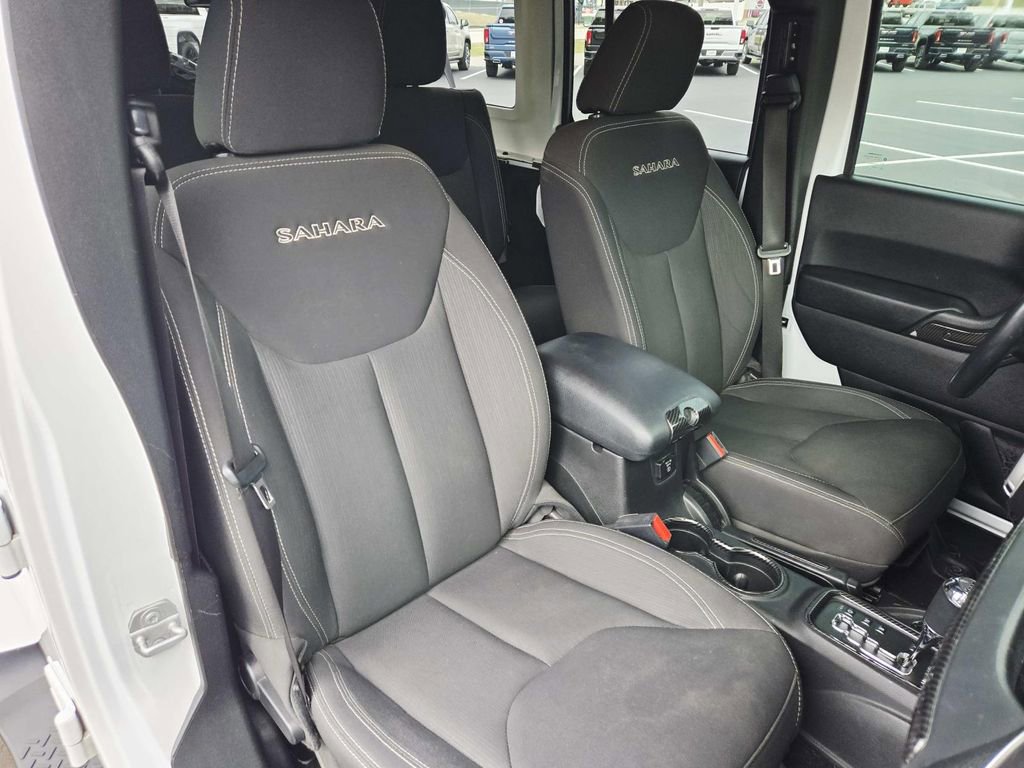 Used 2017 Jeep Wrangler Unlimited Sahara w/ Max Tow Package image 17
