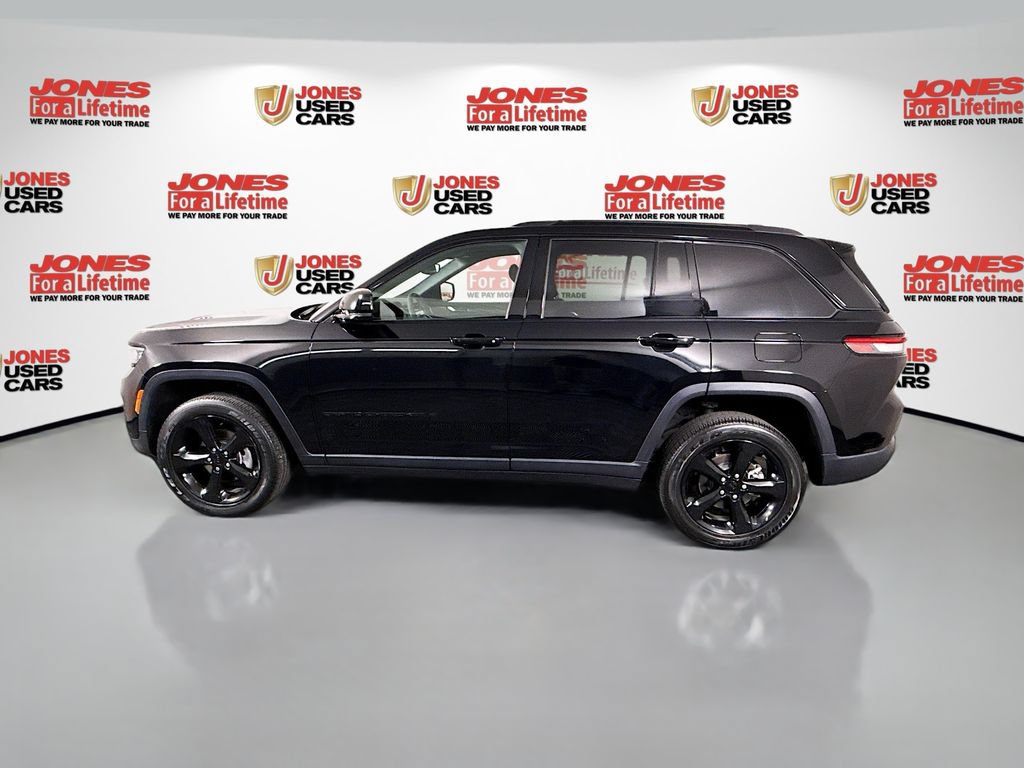 Used 2023 Jeep Grand Cherokee Altitude AWD/4WD image 15