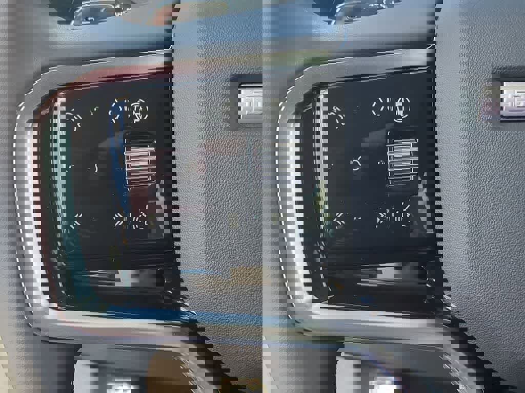 Used 2024 Land Rover Discovery Sport S image 22