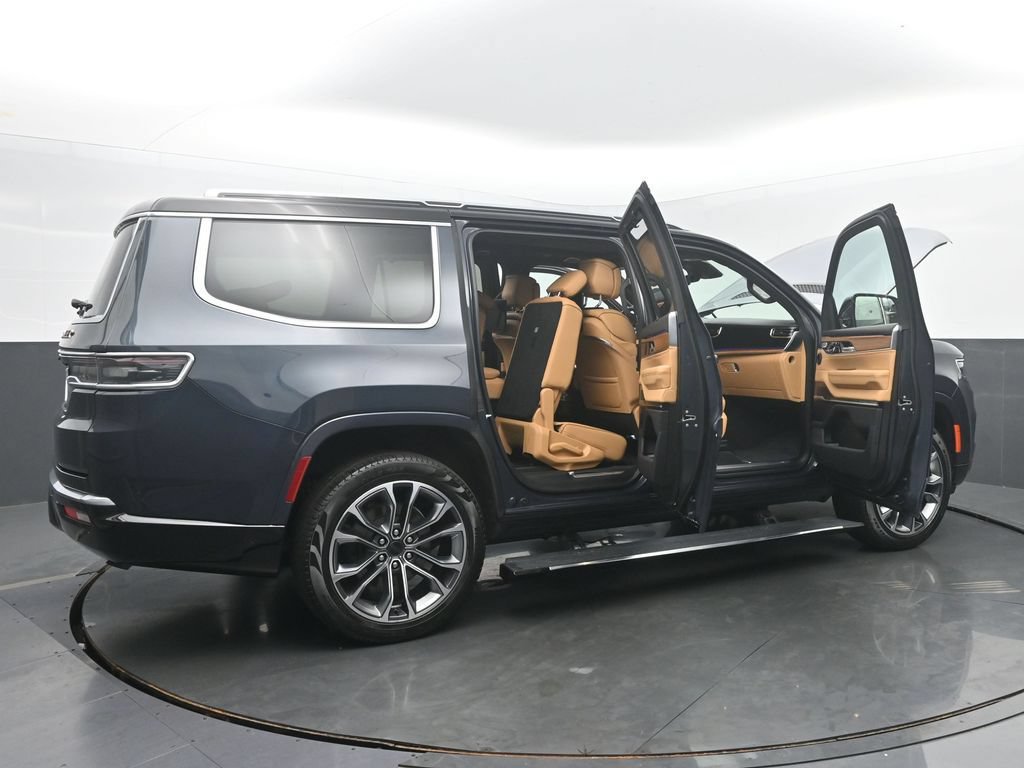 Used 2025 Jeep Grand Wagoneer Series III w/ Rear Seat Video Group 1 AWD/4WD image 62