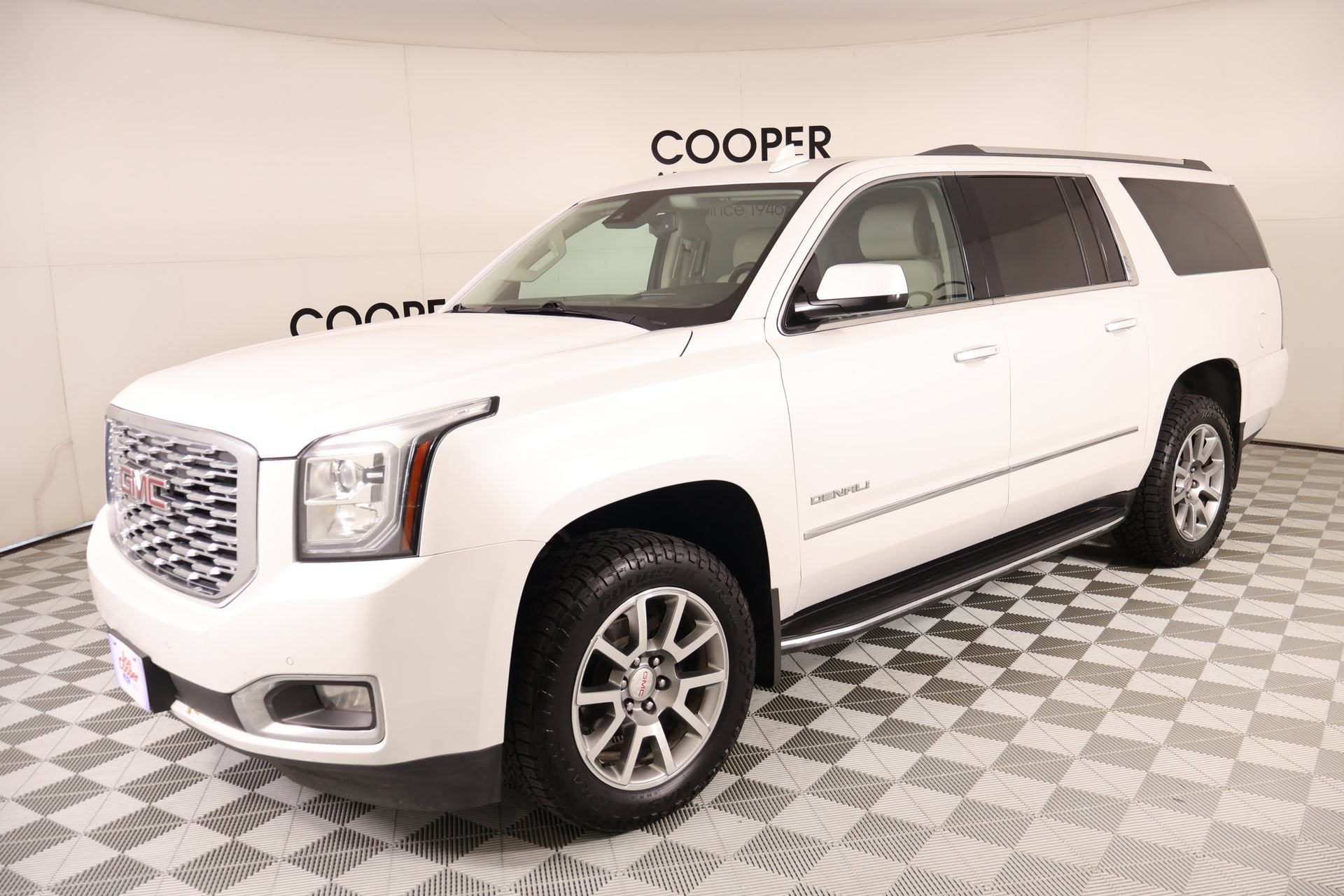 Used 2020 GMC Yukon XL Denali AWD/4WD image 11