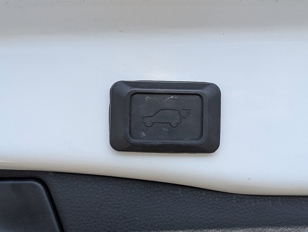 Used 2021 Toyota RAV4 XLE Premium w/ Carpet Mat Package (TMS) image 15