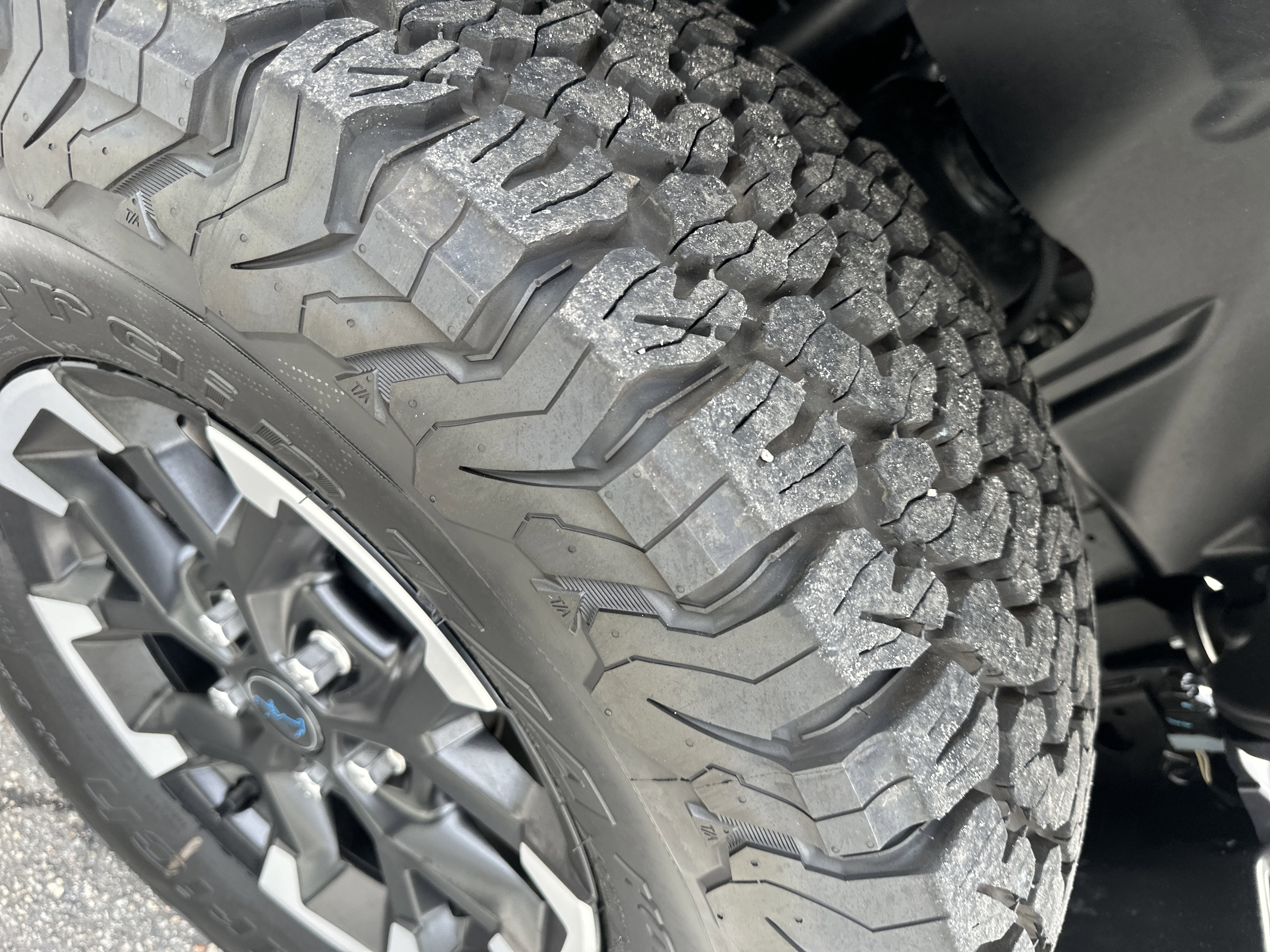 Used 2025 Jeep Wrangler Unlimited Rubicon 4xe w/ Convenience Group AWD/4WD image 7